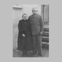 015-1009 Schuster Broscheit mit Ehefrau am 30. April 1951 .JPG